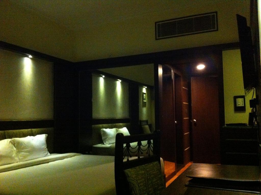 The Rajshahi Palace Indore Room photo