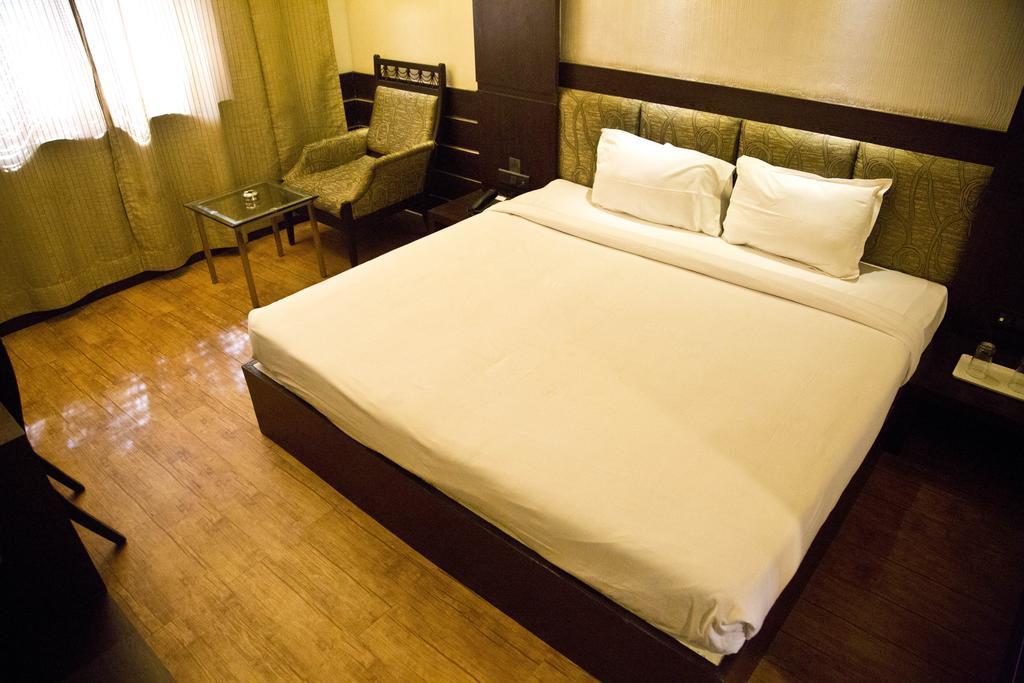 The Rajshahi Palace Indore Room photo