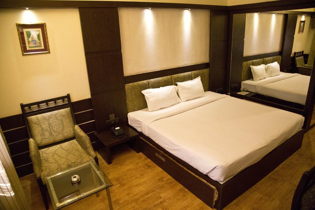 The Rajshahi Palace Indore Room photo